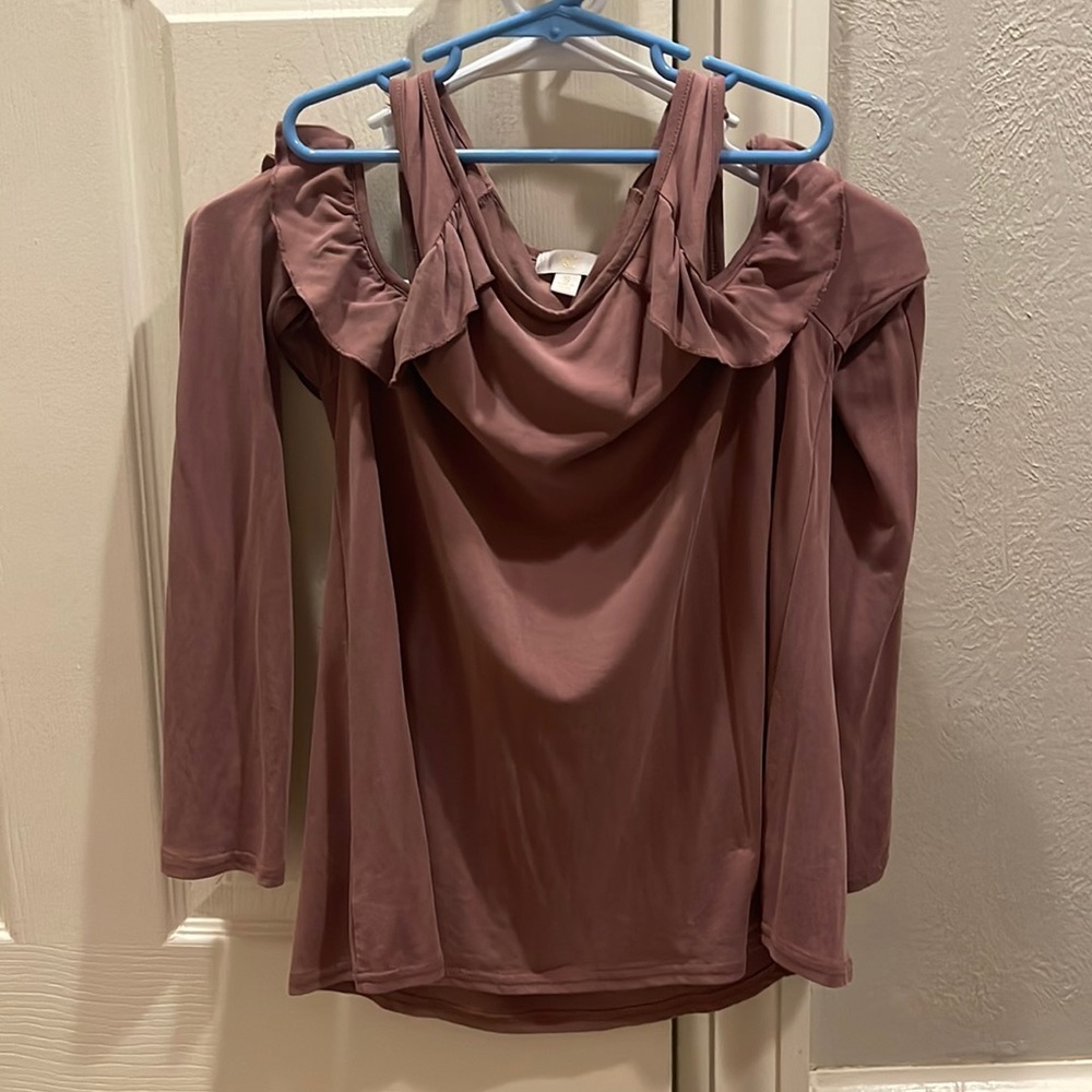 Shoulder cutout long sleeve maroon